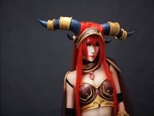 国服玩家Cosplay:性感红龙女王