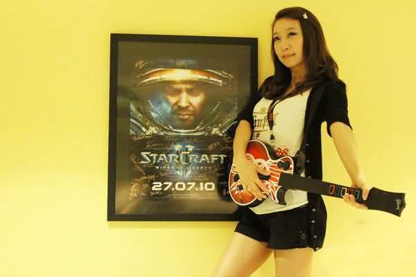 暴雪性感女助理自曝为魔兽顶尖高手 曾穷到只能喝水(7)