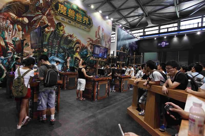 暴雪CJ展台首日亮点盘点 留英女玩家万里赶赴