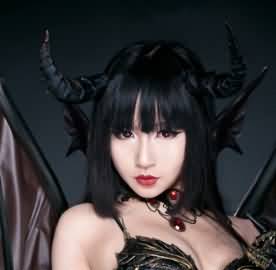 COSPLAY:黑暗王朝原画魅魔!美女插画师性感魅魔