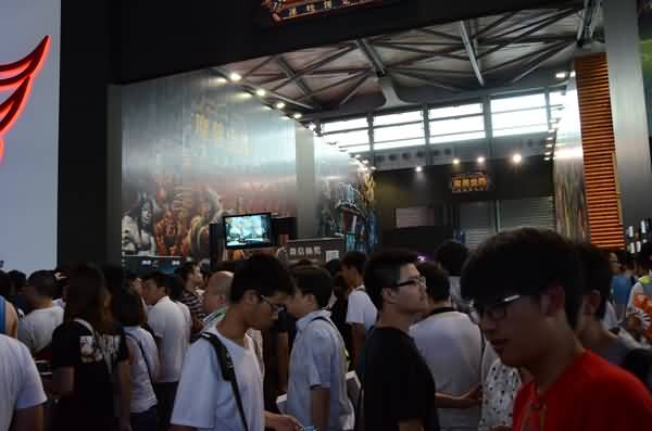 ChinaJoy首日暴雪展台High翻天,6.0试玩排长龙
